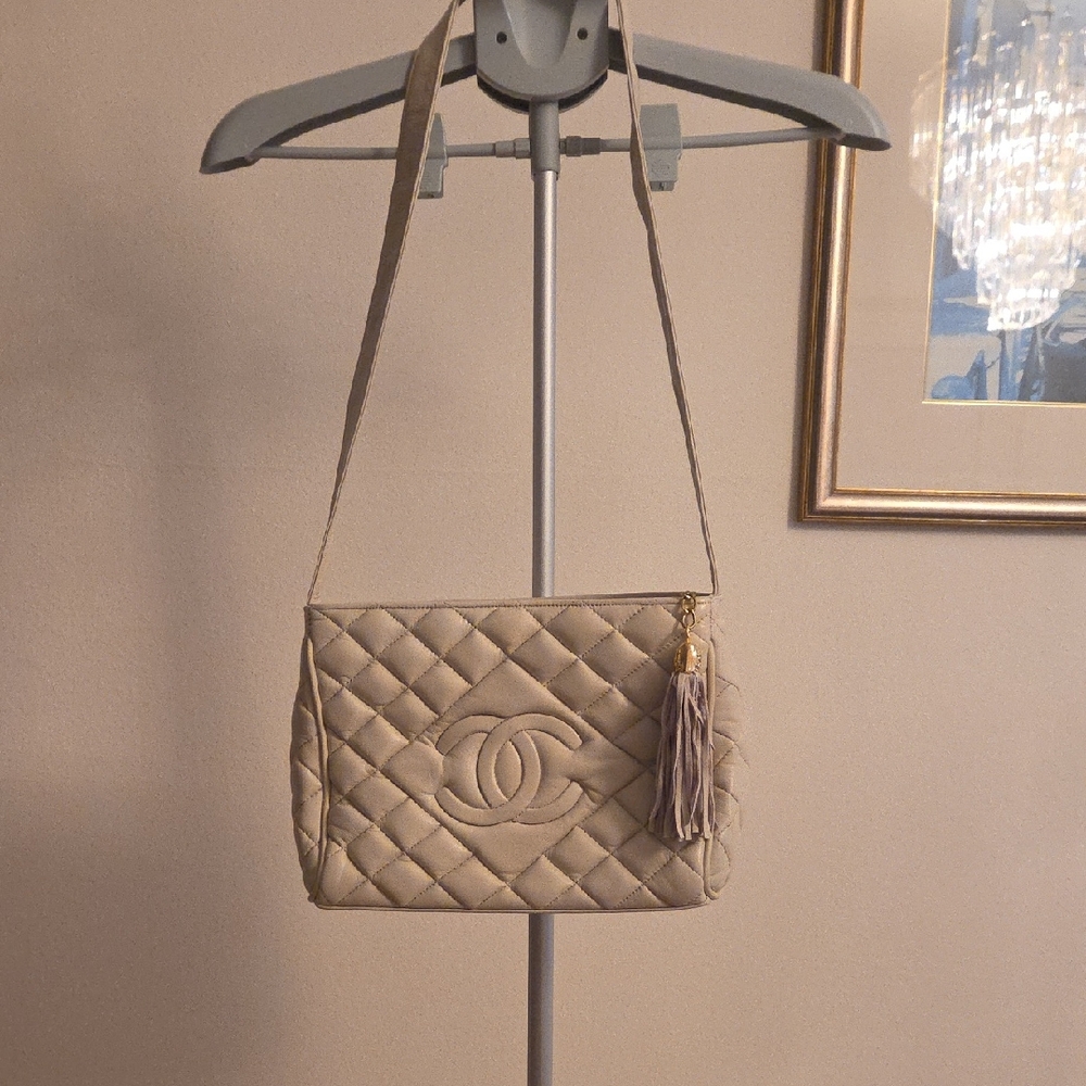 NWOT Chic Ivory Quilted Soft Genuine Leather Shoulder Bag - Picture 3 of 13